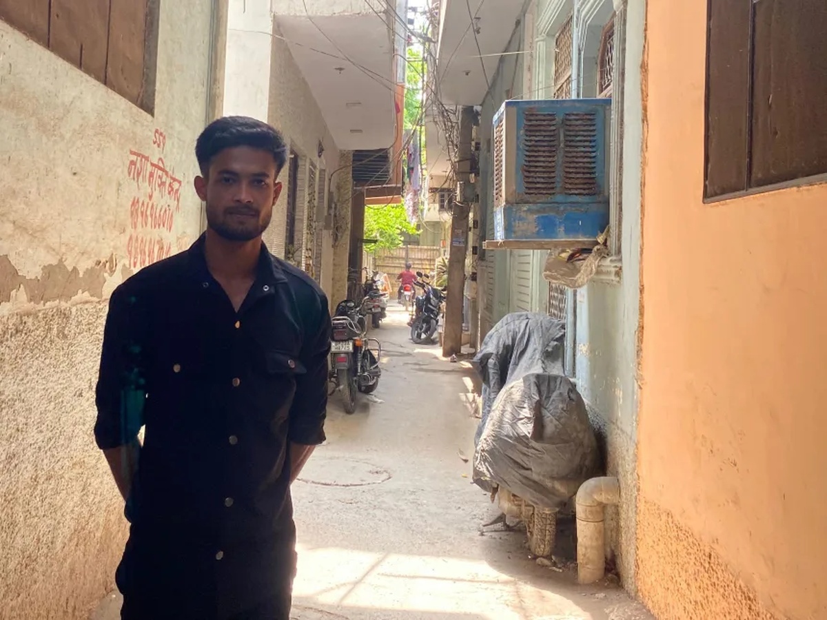 親族5人が送還されたと話すヌールル・アミンさん=5月/Esha Mitra/CNN