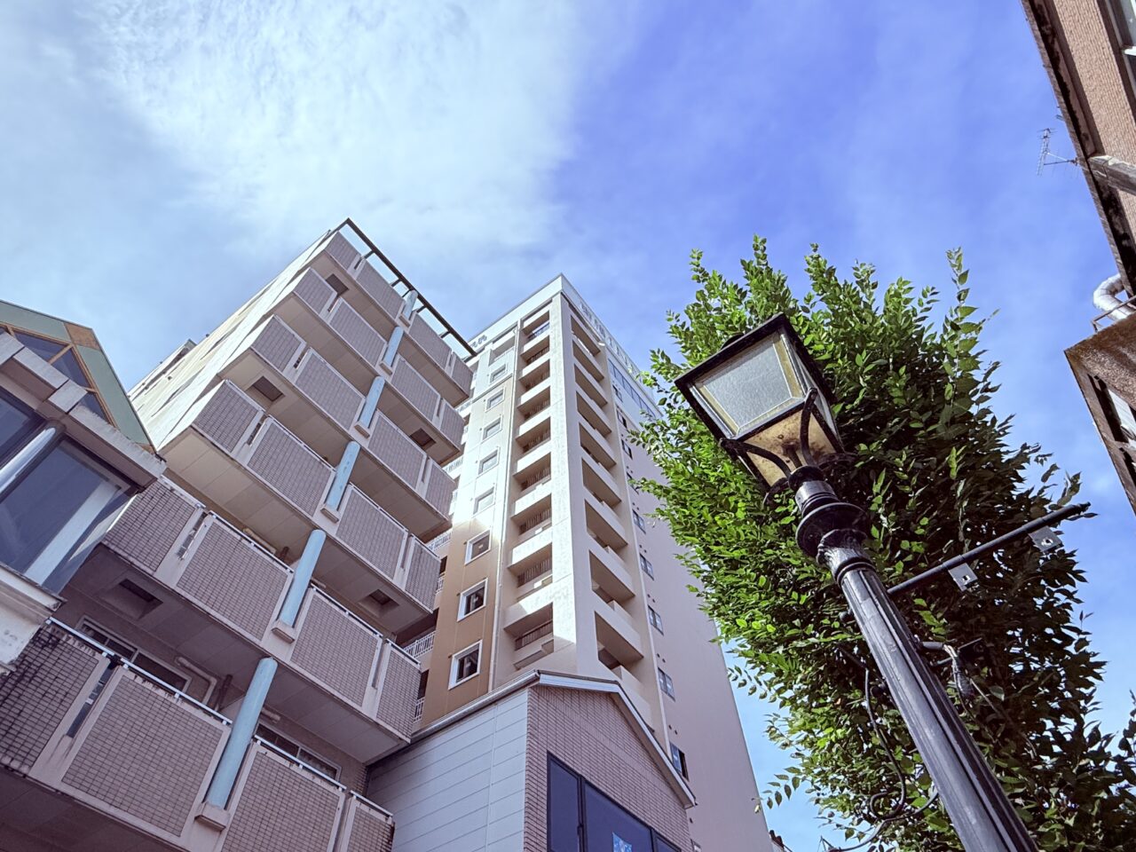 2026年2月オープン予定の「東横イン 高知」 裏面から見た完成外観（2025年9月初旬撮影）