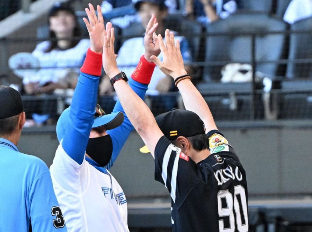 注目の一戦は異例の練習から生中継 日本ハムーソフトバンク 午後２時から放送中 解説は和田毅氏＆鶴岡慎也氏 - 西スポWEB OTTO!