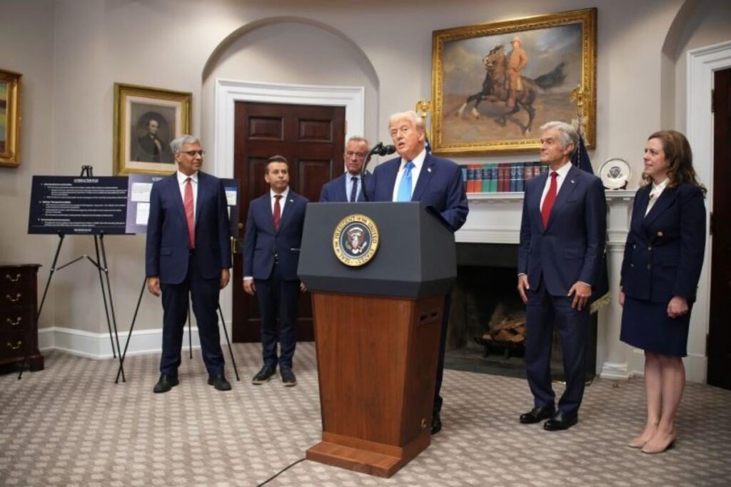 トランプ米大統領、妊婦のアセトアミノフェン使用と自閉症の関係に言及 「我々の方がよく知っている」