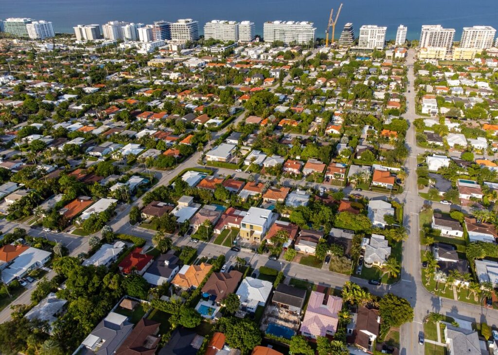 米国の住宅ローン金利、約1年ぶり低水準-借り換え需要57%押し上げ – Bloomberg 米国の住宅ローン金利、約1年ぶり低水準-借り換え需要57%押し上げ - Bloomberg