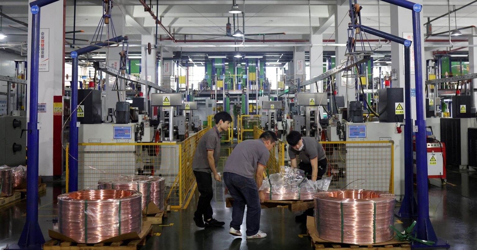 中国製造業ＰＭＩ、8月は5カ月連続縮小　内需さえず輸出にも懸念 | ロイター