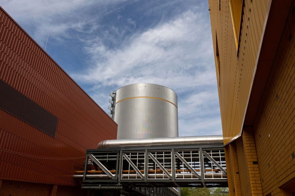 ドイツのガス備蓄、政府目標を２カ月前倒しで達成－冬の供給不安後退 - Bloomberg