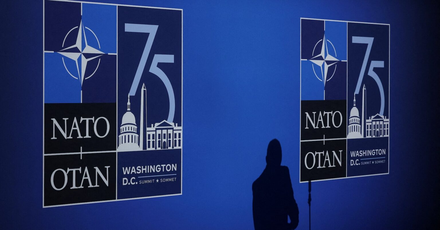 ウクライナとＮＡＴＯ、ロの攻撃への対応議論　「長距離兵器必要」 | ロイター