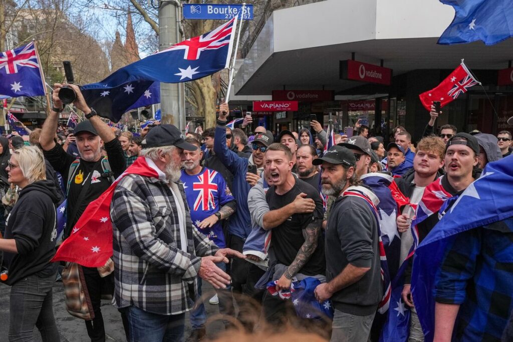 オーストラリアで反移民デモ、一部ネオナチ参加－首相が警戒呼びかけ - Bloomberg