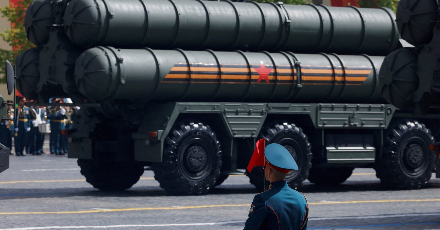 ロシア、インドと地対空ミサイルＳ４００の追加供給交渉 | ロイター