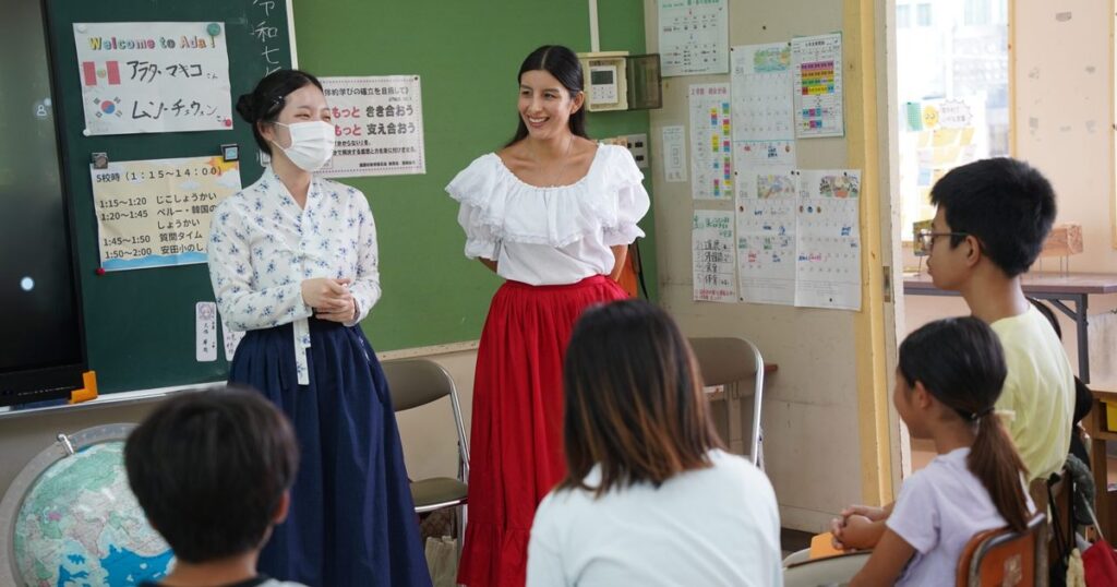 ペルーと韓国を紹介　国際交流員、北部２小で授業 - 琉球新報デジタル