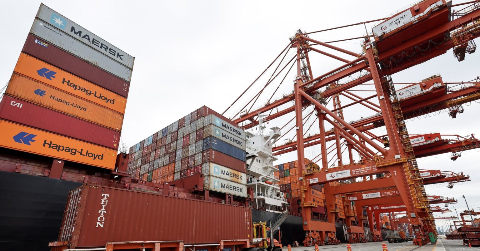 カナダ貿易収支、7月は赤字縮小　対米輸出増加で | ロイター