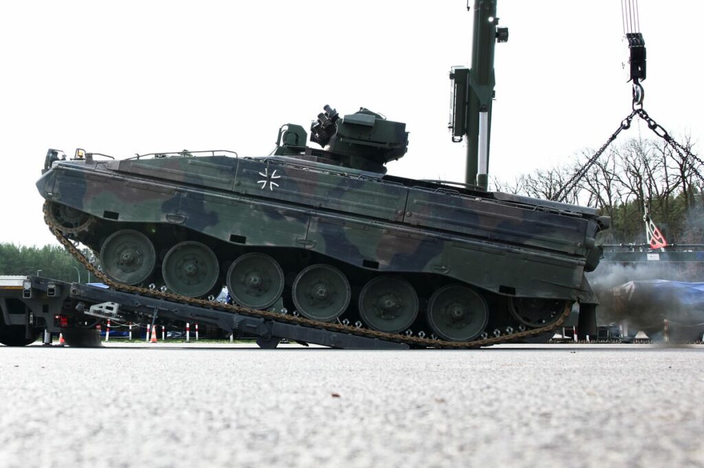 ユーロ高、欧州株高は続かない?「強いドイツ」復活と欧州再軍備の不都合な真実 【白木久史のマーケットの死角 on JBpress】フランスは追い込まれNATOに亀裂も(1/5) | JBpress (ジェイビープレス) ユーロ高、欧州株高は続かない?「強いドイツ」復活と欧州再軍備の不都合な真実 【白木久史のマーケットの死角 on JBpress】フランスは追い込まれNATOに亀裂も(1/5) | JBpress (ジェイビープレス)