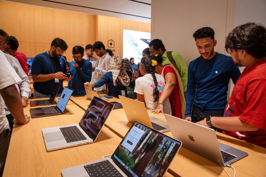アップルのインド売上高、過去最高の90億ドル－前会計年度 - Bloomberg
