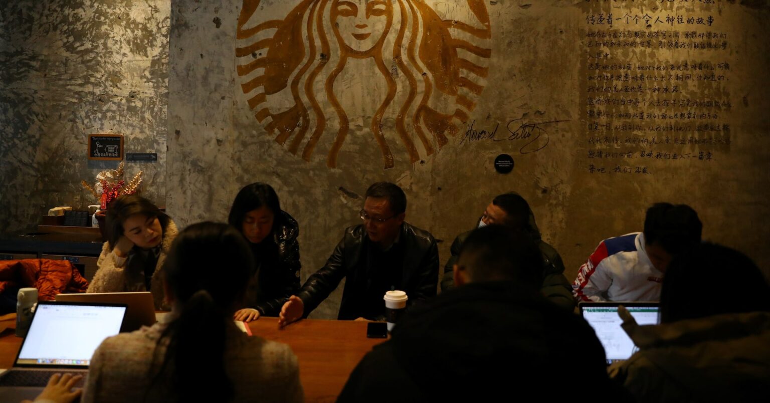 米スタバの中国事業株売却、買い手候補が最大50億ドルを提示＝関係者 | ロイター