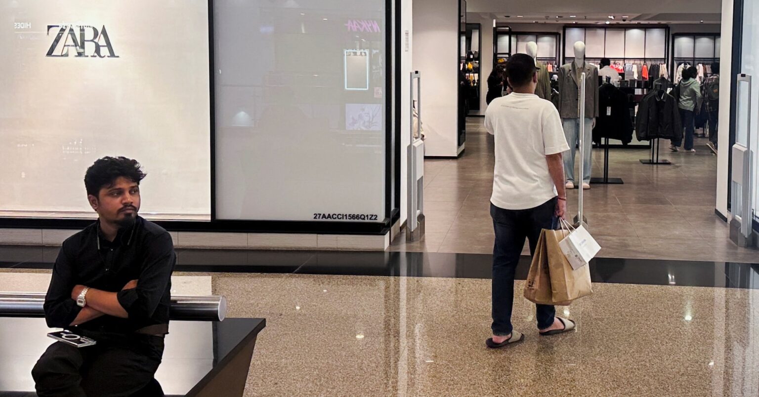 インド税制改革、外資系衣料ブランドに打撃　ＳＵＶは減税 | ロイター