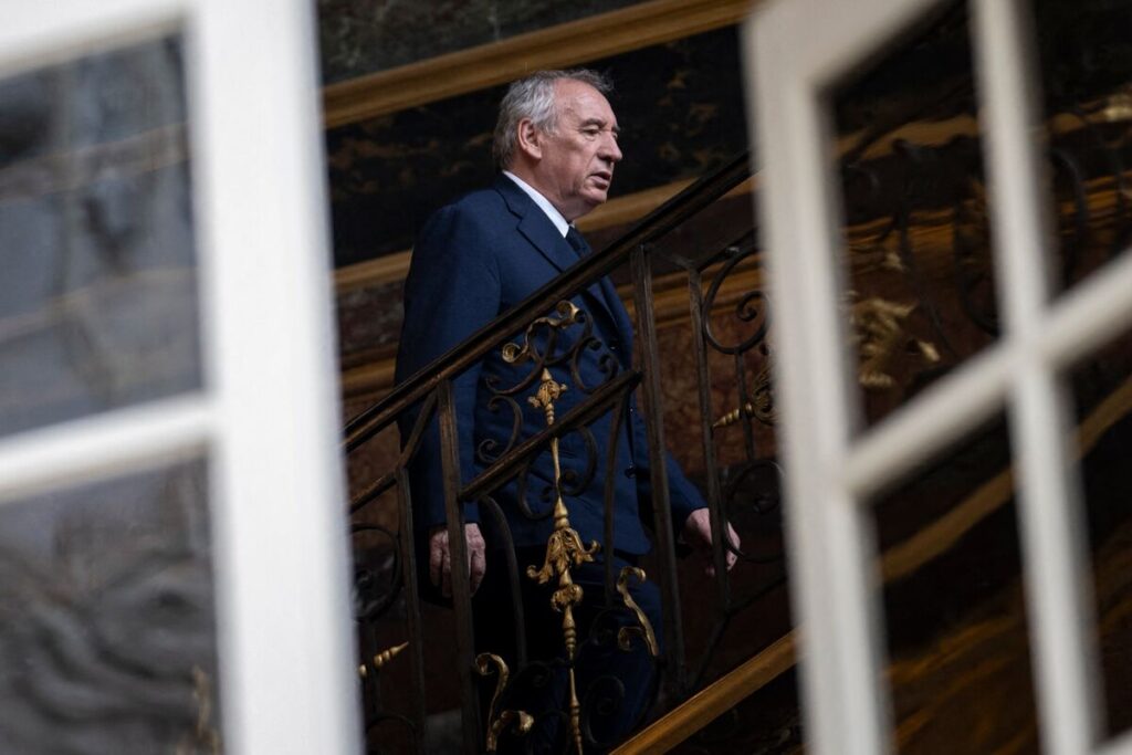 仏バイル首相、社会党と会談も支持得られず－信任投票は敗色濃厚 - Bloomberg