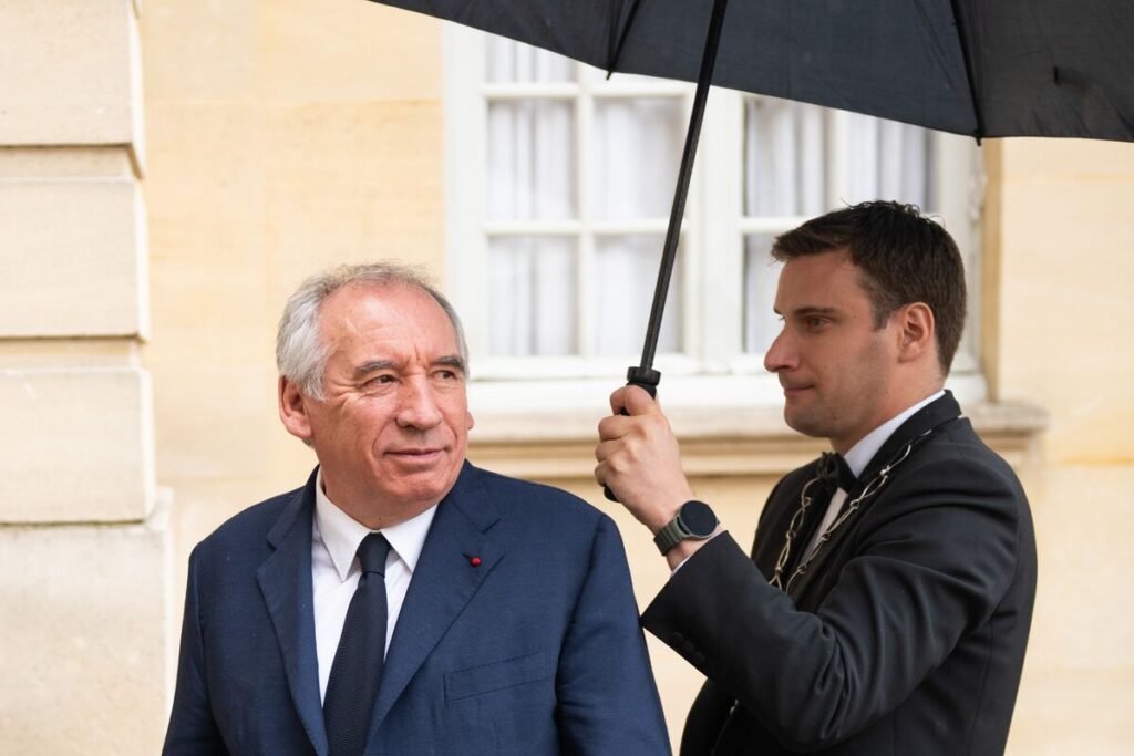 フランス政治不安、真のリスクは信任投票後－内閣退陣は既に織り込み - Bloomberg