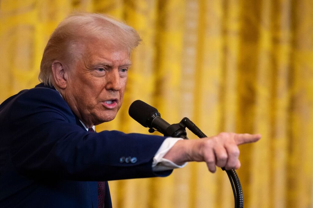 トランプ氏、米労働者訓練必要と発言－韓国企業工場の不法移民摘発で - Bloomberg