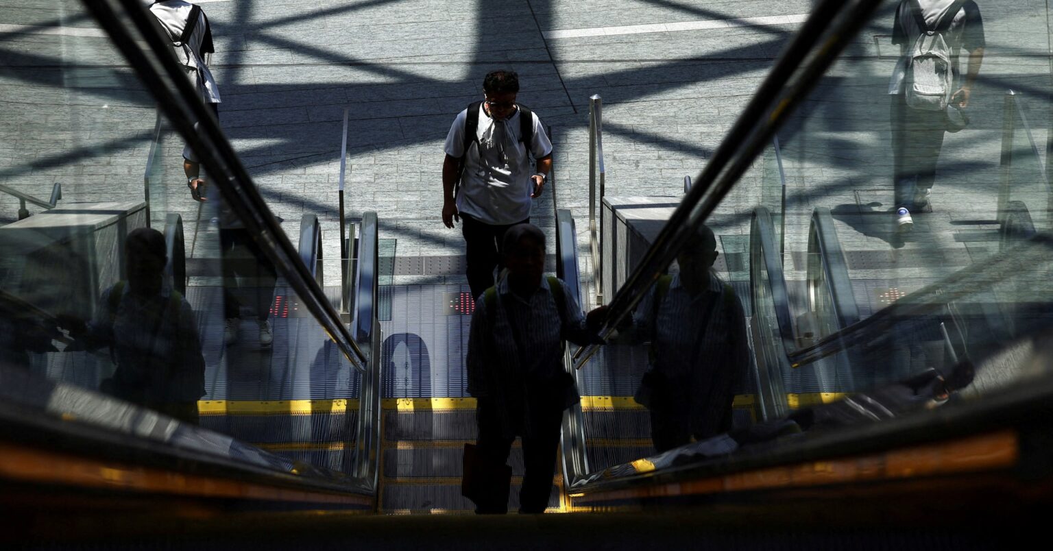実質ＧＤＰ4━6月期、年率2.2％増へ上方修正　個人消費が寄与 | ロイター