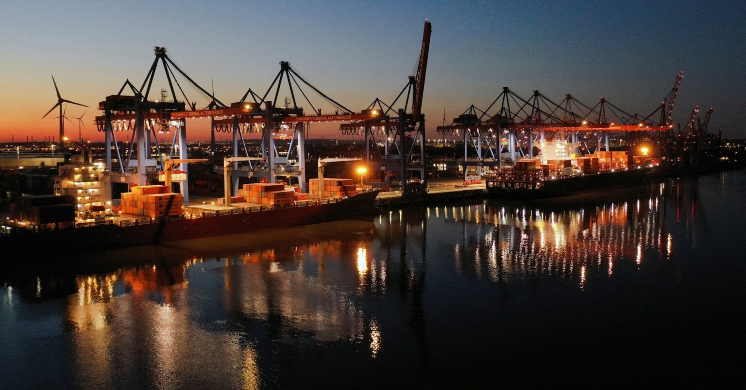 ドイツ7月輸出、米国向け低迷で予想外の減少　鉱工業生産は増加 | ロイター