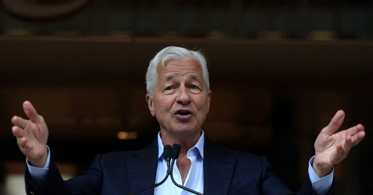 ＪＰモルガンのダイモンＣＥＯ、米国経済の見通しに慎重姿勢 | ロイター