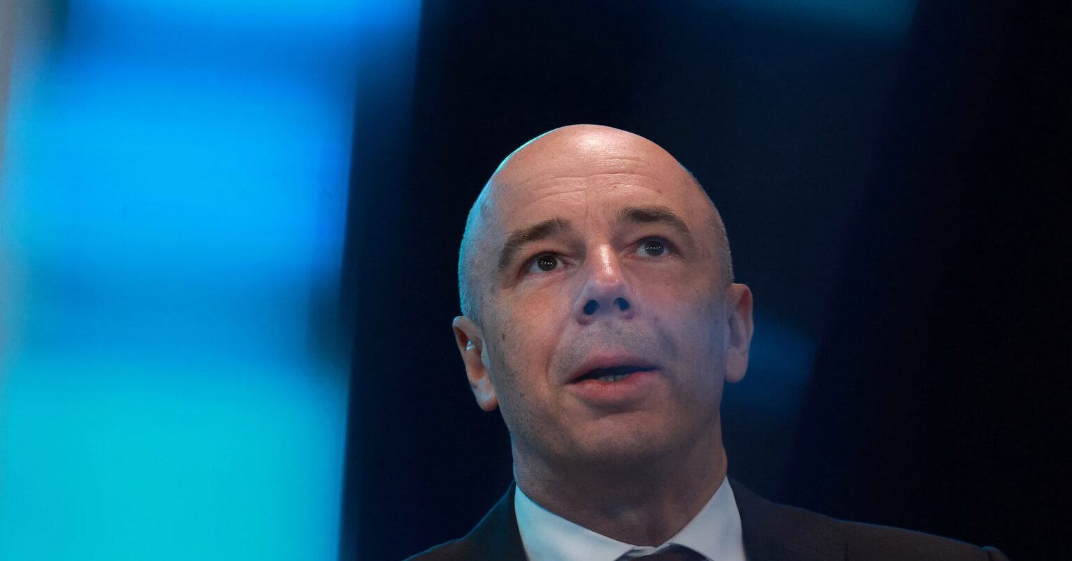 ロシア、今年の借り入れ増額へ　財政赤字拡大＝財務相 | ロイター