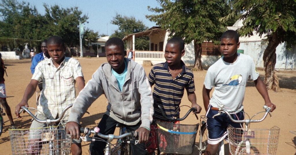 絶やさぬ交流、新たな輪　愛媛大、モザンビークにボランティア　「武器を自転車に」から25年　／愛媛 | 毎日新聞