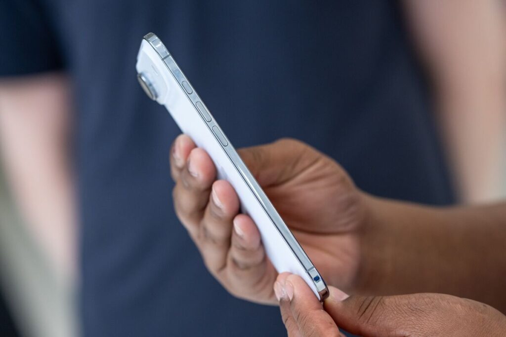 【コラム】薄型iPhone Air、本当に必要とされているのか－リー - Bloomberg