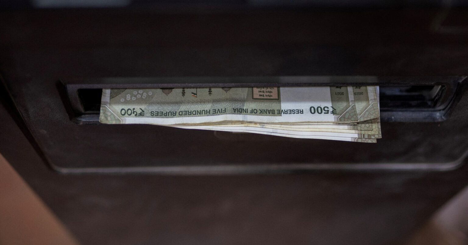 インドルピー、過去最安値更新　米関税が打撃 | ロイター