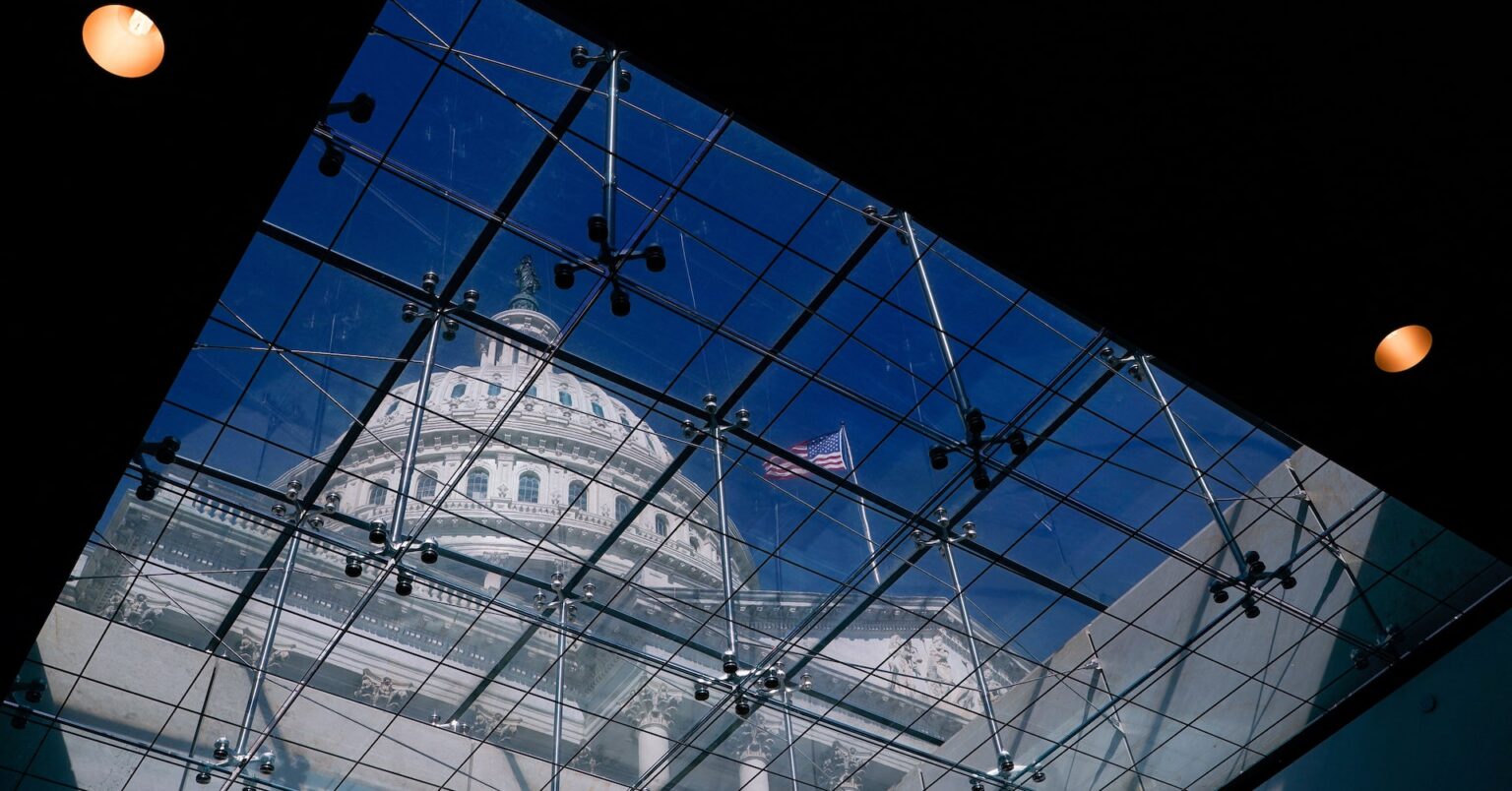 米下院、国防支出法案可決　民主党は修正案を「文化戦争」と批判 | ロイター