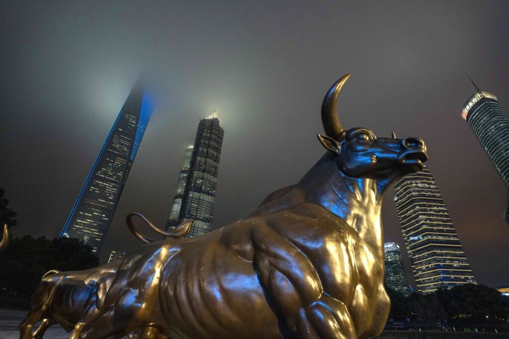 中国、ドル離れ捉え金融の開放進める－地政学的変化は元国際化の好機 - Bloomberg