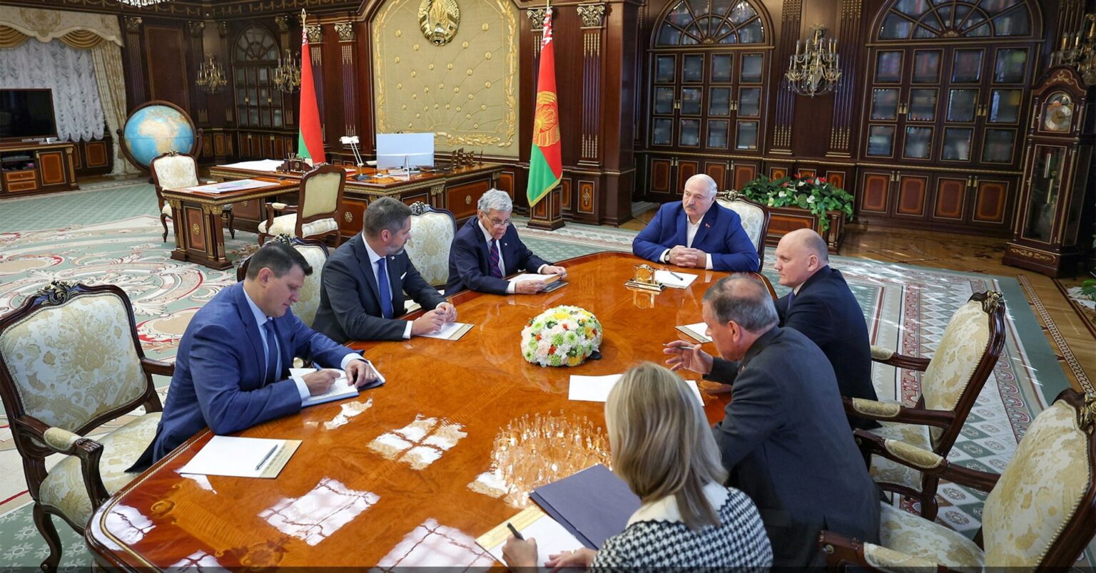 トランプ氏、ベラルーシと関係正常化の意向　大使館再開望む＝米高官 | ロイター