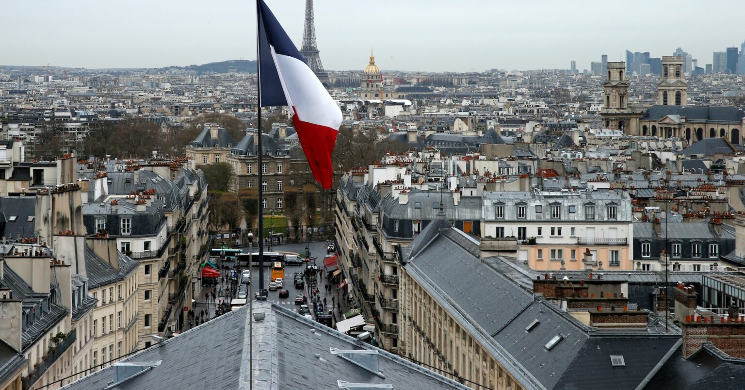 フィッチが仏国債格下げ、過去最低「Ａプラス」　財政再建不安視 | ロイター