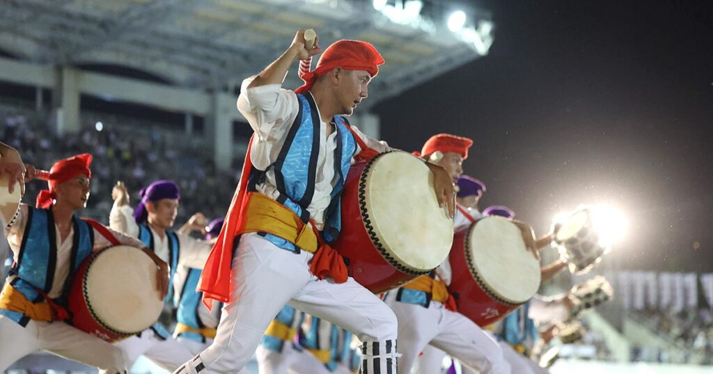 勇壮で迫力満点、演舞熱く 第70回全島エイサー 本祭に15団体 大トリは園田青年会 沖縄 – 琉球新報デジタル 勇壮で迫力満点、演舞熱く 第70回全島エイサー 本祭に15団体 大トリは園田青年会 沖縄 - 琉球新報デジタル