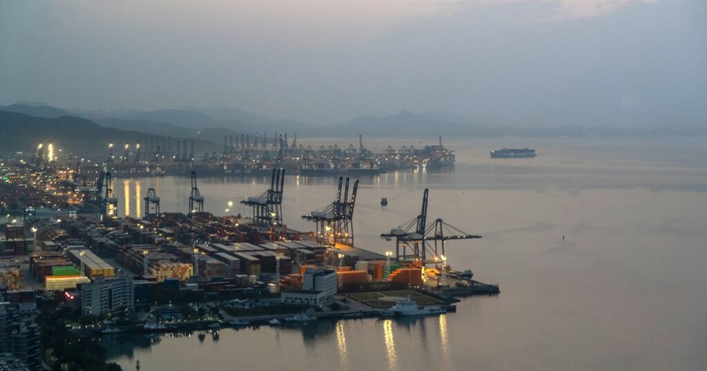 チャイナウオッチ　中国視窓：中国の貿易黒字が年間1兆ドル超に　輸出先国は警戒　国内で消費促進　岸田英明 | 週刊エコノミスト Online