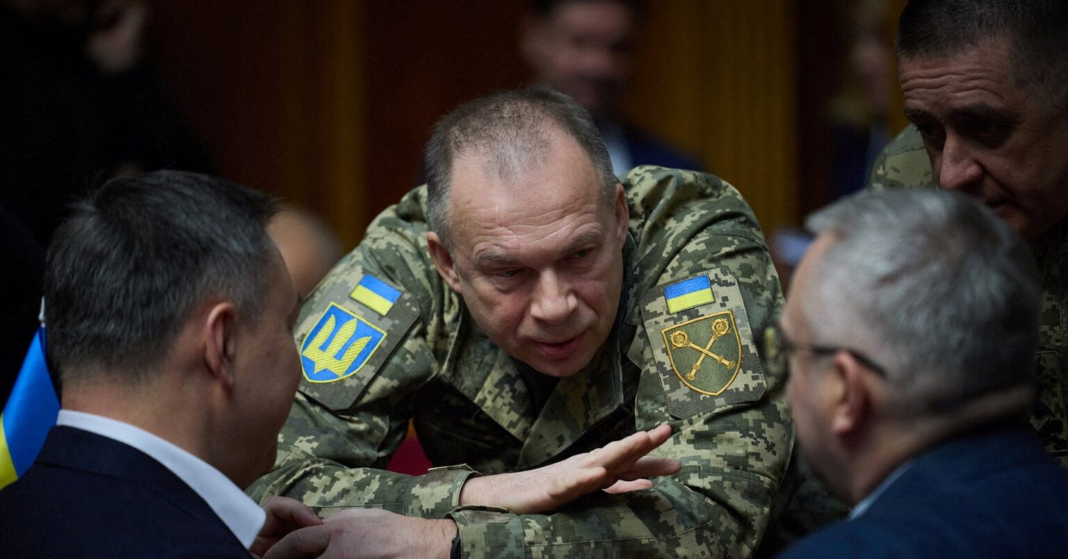 ウクライナ軍総司令官、領土喪失で２高官を解任＝メディア | ロイター