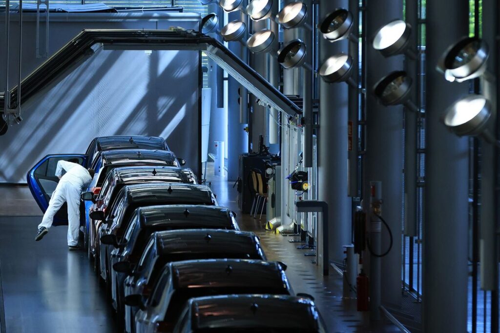 ドイツ景気見通し、予想外に改善-長引く低迷からの脱却期待強まる – Bloomberg ドイツ景気見通し、予想外に改善-長引く低迷からの脱却期待強まる - Bloomberg