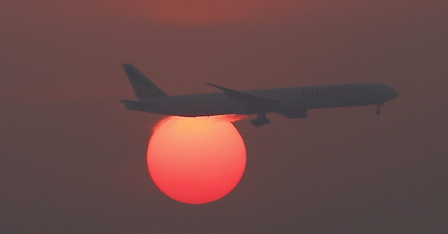 米下院議員、中国の希土類規制解除なければ航空機発着枠制限を要求 | ロイター