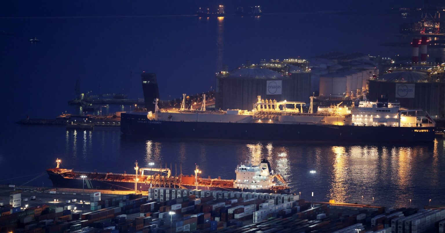 ＥＵ、ロシア産ＬＮＧ禁輸を1年前倒しへ　制裁第19弾＝関係筋 | ロイター