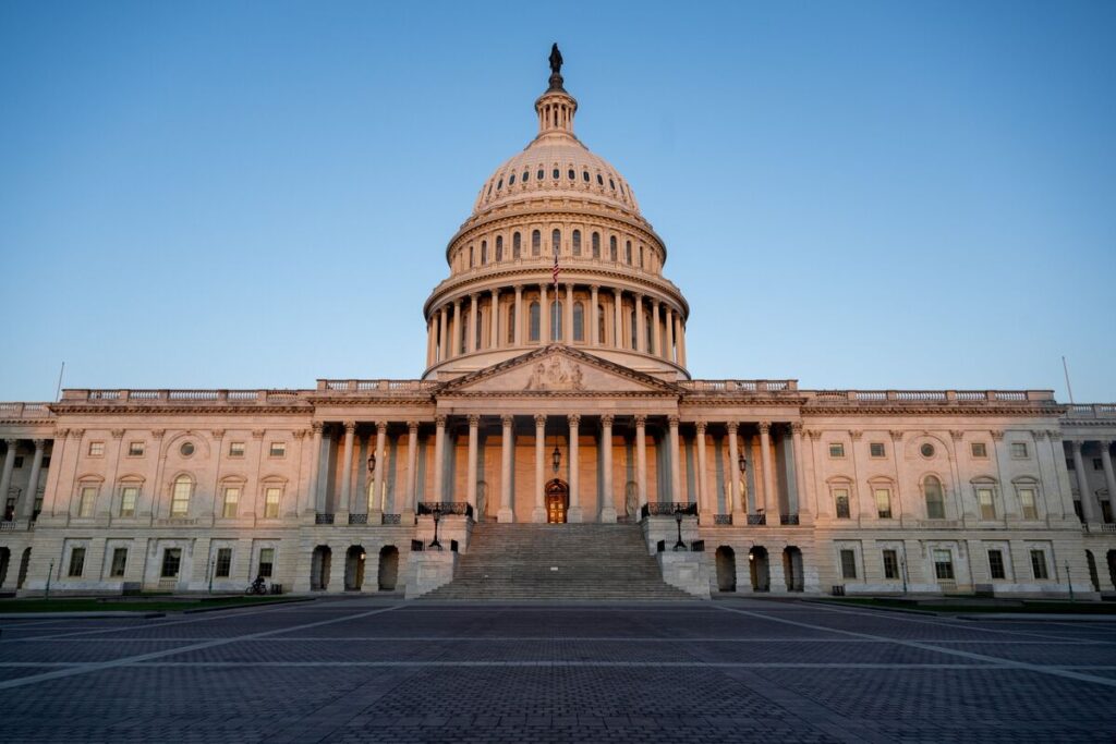 米上院民主党、共和党のつなぎ予算案阻止－政府機関閉鎖に近づく - Bloomberg