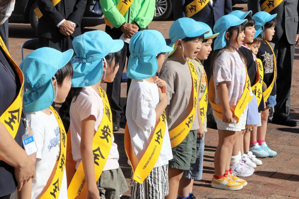 事故防止へ誓い新た 秋の交通安全運動始まる 「みんなルール守るよ」宮城・女川の園児ら宣言 - 河北新報オンライン