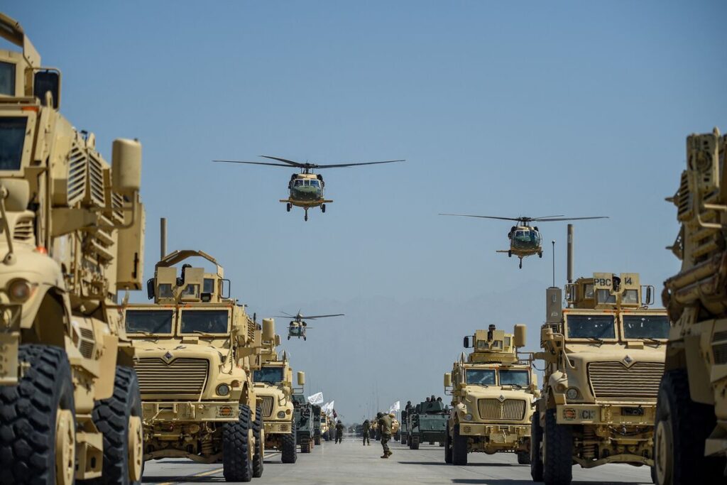 タリバンが旧米軍基地返還を拒否、トランプ氏の「威圧」恐れずと表明 - Bloomberg