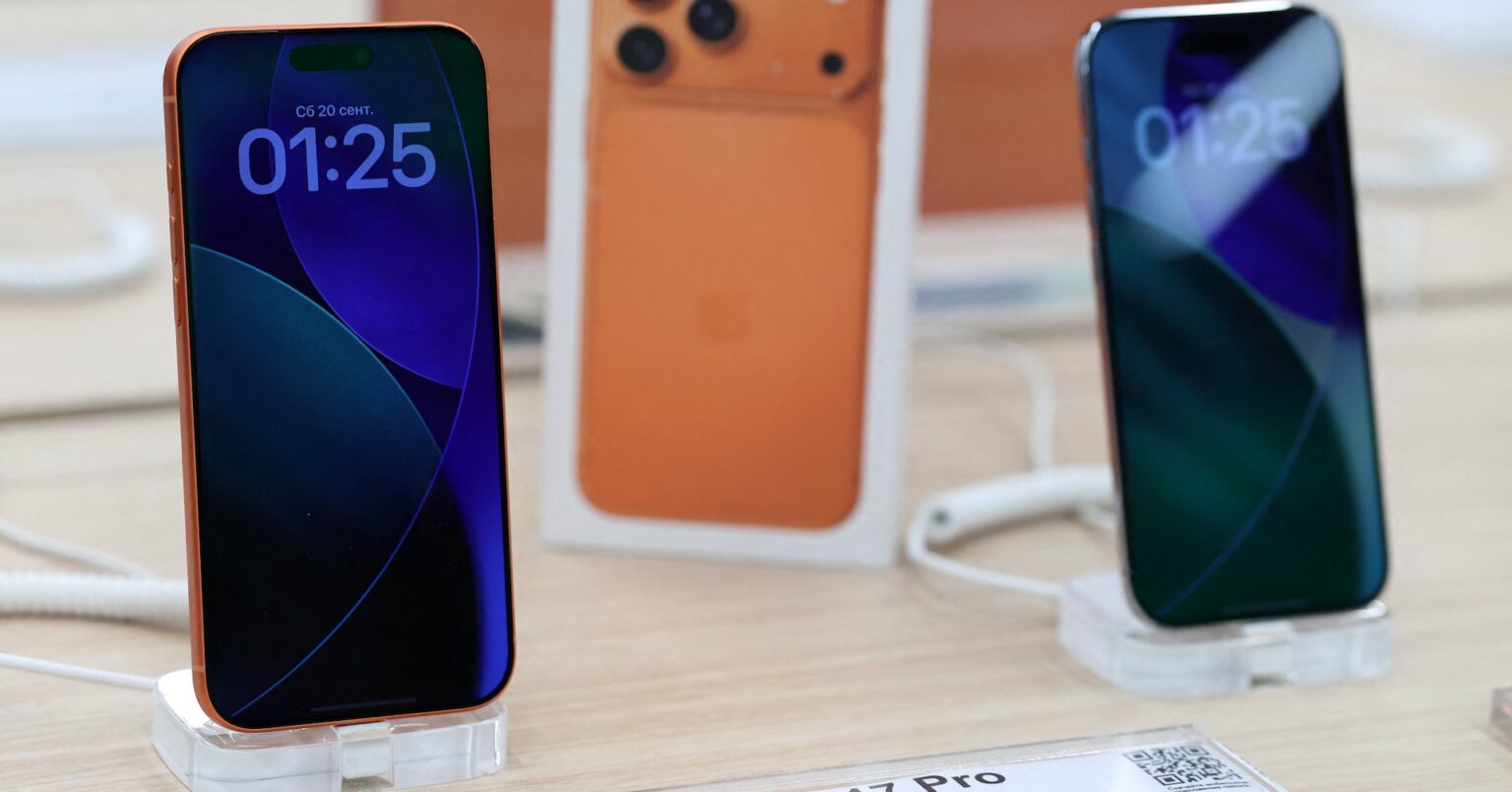 ロシアで新型iPhone17発売、景気減速でも予約注文急増 | ロイター ロシアで新型iPhone17発売、景気減速でも予約注文急増 | ロイター