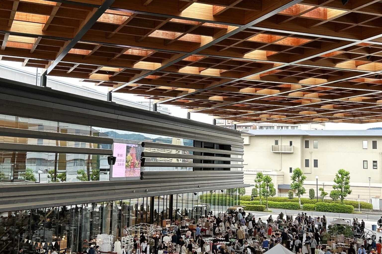 「第21回 奈良 蚤の市」世界各国のアンティーク雑貨やテーブルウェアが大集結 - ファッションプレス