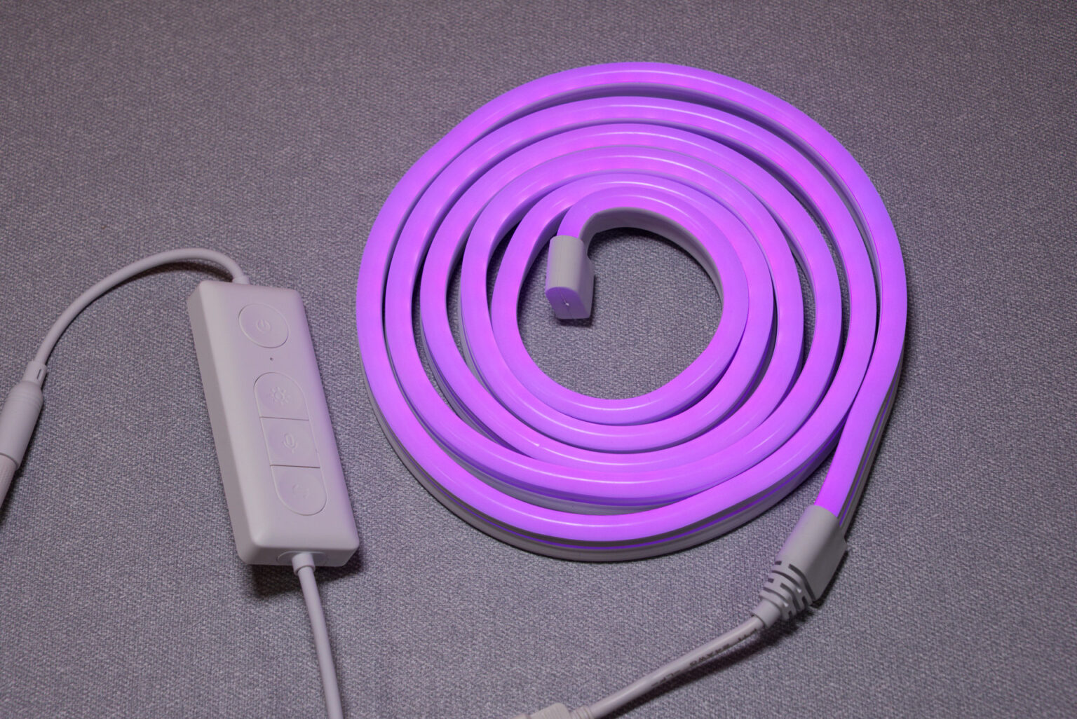 ハロウィンの仮装にもいいかも? 曲げたまま使えるLED「ワイヤーネオンライト」 – ケータイ Watch ハロウィンの仮装にもいいかも? 曲げたまま使えるLED「ワイヤーネオンライト」 - ケータイ Watch