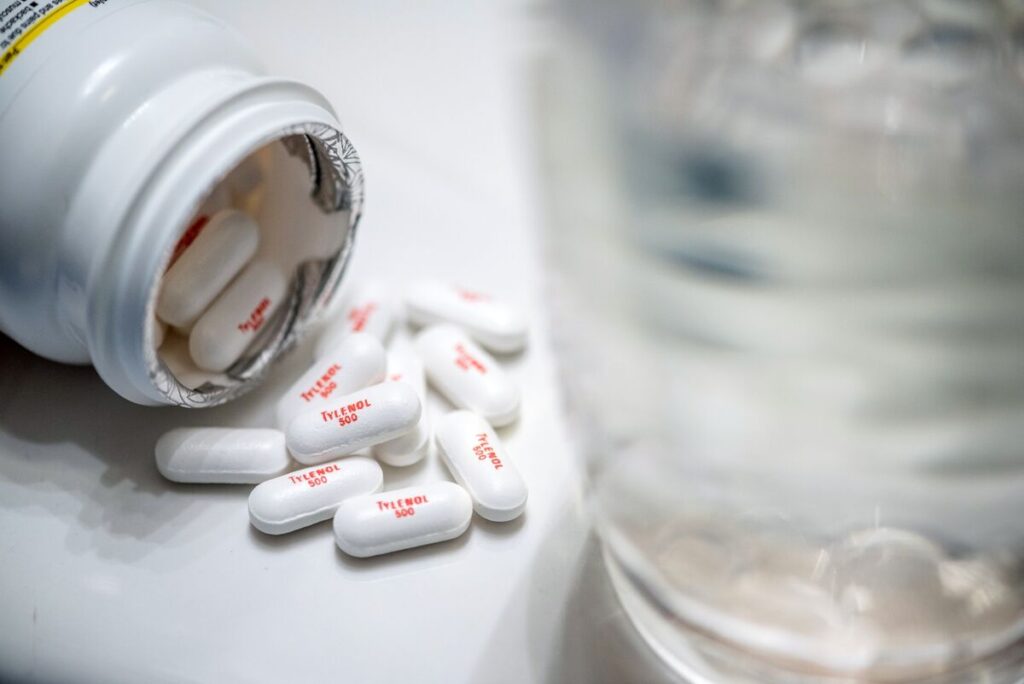 医師や製薬業界、トランプ大統領のタイレノール巡る発言に相次ぐ非難 - Bloomberg