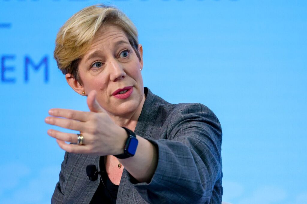 ＮＺ中銀総裁に初の女性、スウェーデン中銀のブレマン副総裁起用 - Bloomberg