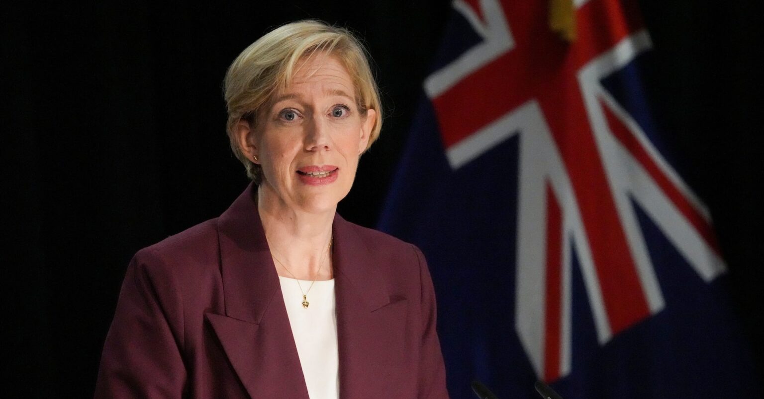 NZ中銀、次期総裁に初の女性 スウェーデン中銀第1副総裁のブレマン氏 | ロイター NZ中銀、次期総裁に初の女性 スウェーデン中銀第1副総裁のブレマン氏 | ロイター