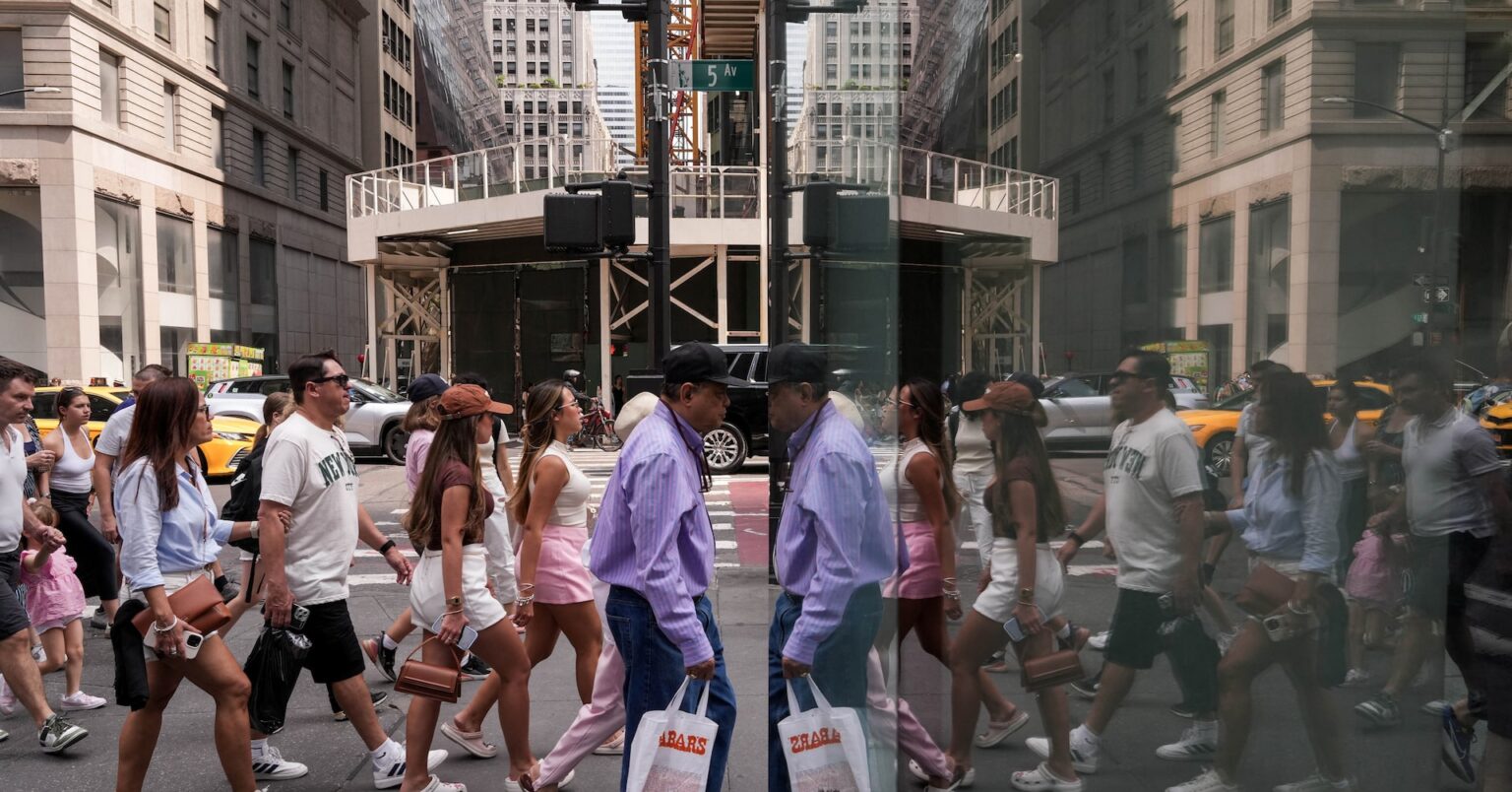 コラム：トランプ関税、近づく消費者への転嫁時期　米経済にどう影響  | ロイター