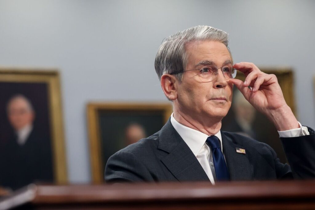 ベッセント財務長官、明確な利下げ方針示さぬパウエル議長に失望表明 - Bloomberg