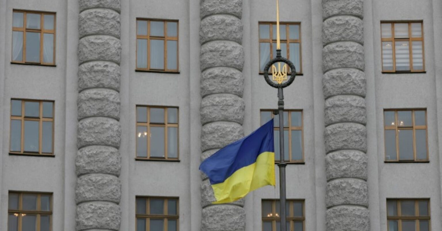 ウクライナ「賠償ローン」最大1300億ユーロ　ＥＵ当局者、ロ凍結資産活用 | ロイター