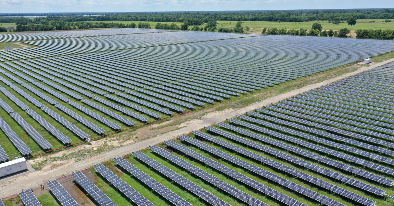 トランプ政権、グリーンエネ補助金130億ドル中止へ　前政権が確約 | ロイター