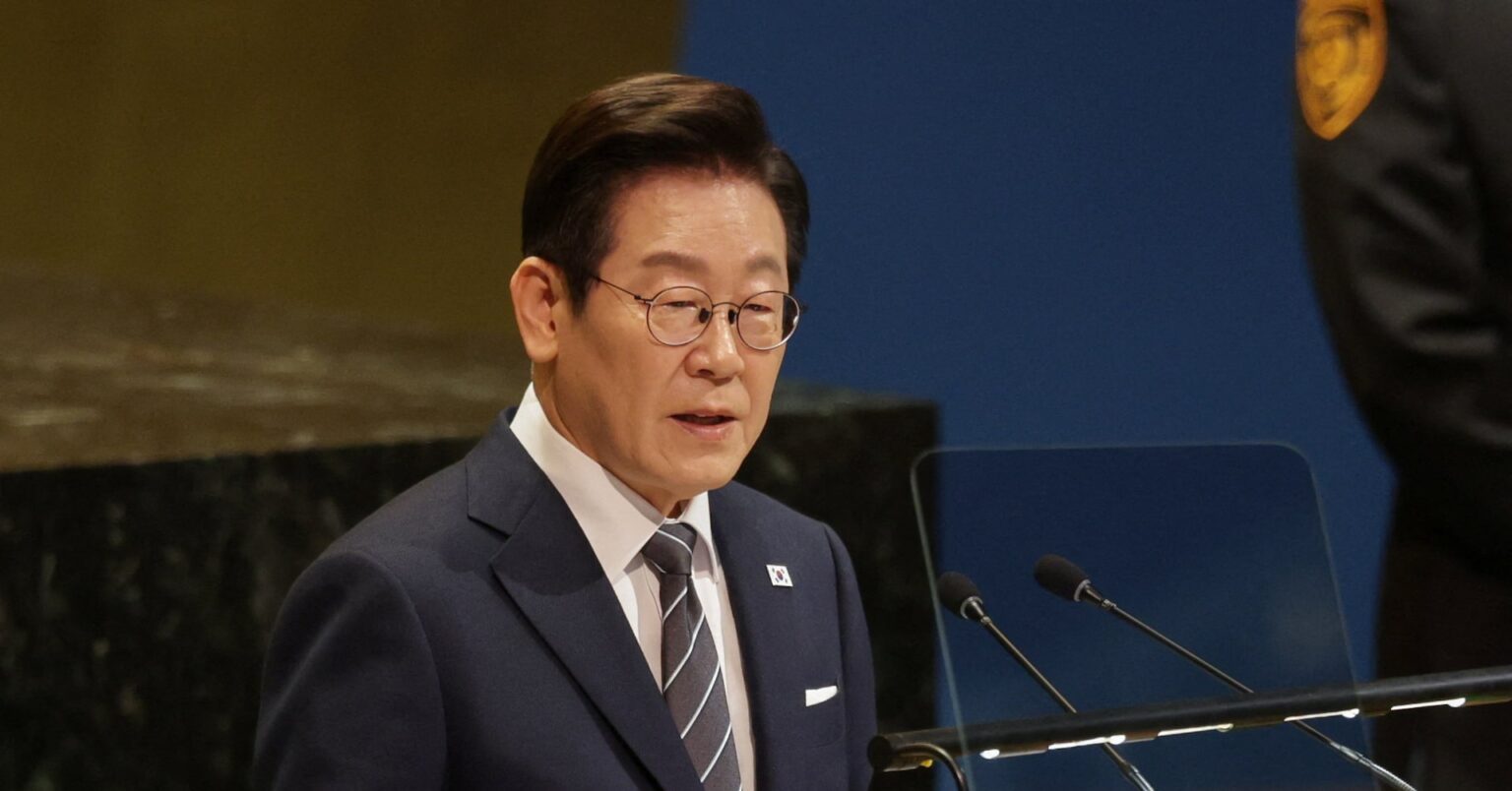 北朝鮮のICBM開発は最終段階、再突入技術も近く解決=韓国大統領 | ロイター 北朝鮮のICBM開発は最終段階、再突入技術も近く解決=韓国大統領 | ロイター